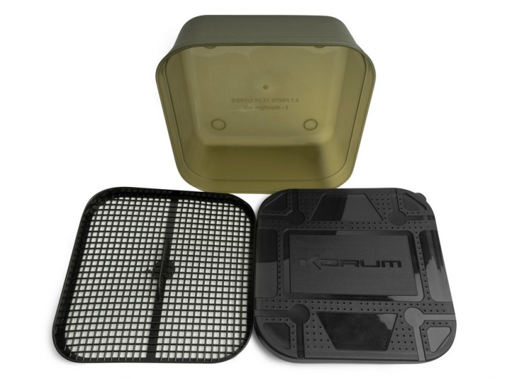 Korum Fishing Maggot Tub & Riddle 2 Pint/1.2 Liter